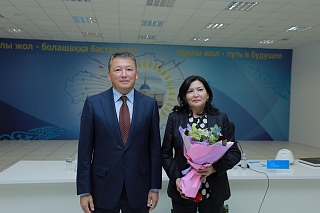 Қазақстан мұнайының 120 жылдығын мерекелеу құрметіне Қазэнерджи қауымдастығының төрағасы Т.Кулибаев Атырау МӨЗ қызметкерлеріне ведомстволық наградаларды табыс етті.