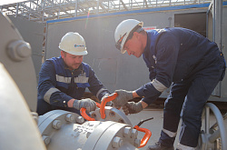               На комплексе глубокой переработки нефти  Атырауского НПЗ   будут использоваться пружинные предохранительные клапаны сдвоенного типа