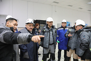 ҚР Экология және табиғи ресурстар вице-министрі Атырау мұнай өңдеу зауытының экологиялық жобаларымен танысты
