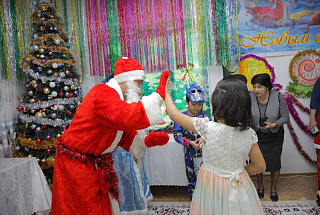АНПЗ поздравил детей с наступающим Новым годом