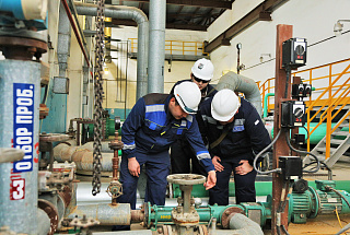 На АНПЗ проходят практику  15 студентов APEC PetroТechnic