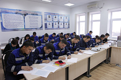 Зауыттықтар латын әліпбиінде диктант жазды