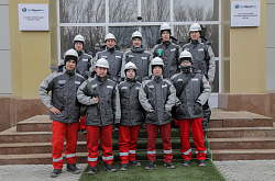 16 участников программы «Стажер АНПЗ» трудоустроены на завод